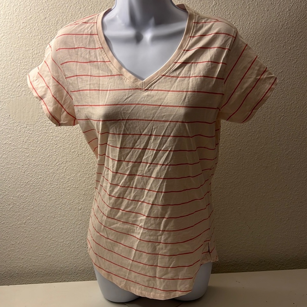 Mountain Khakis Tee v neck T-Shirt Woman Med